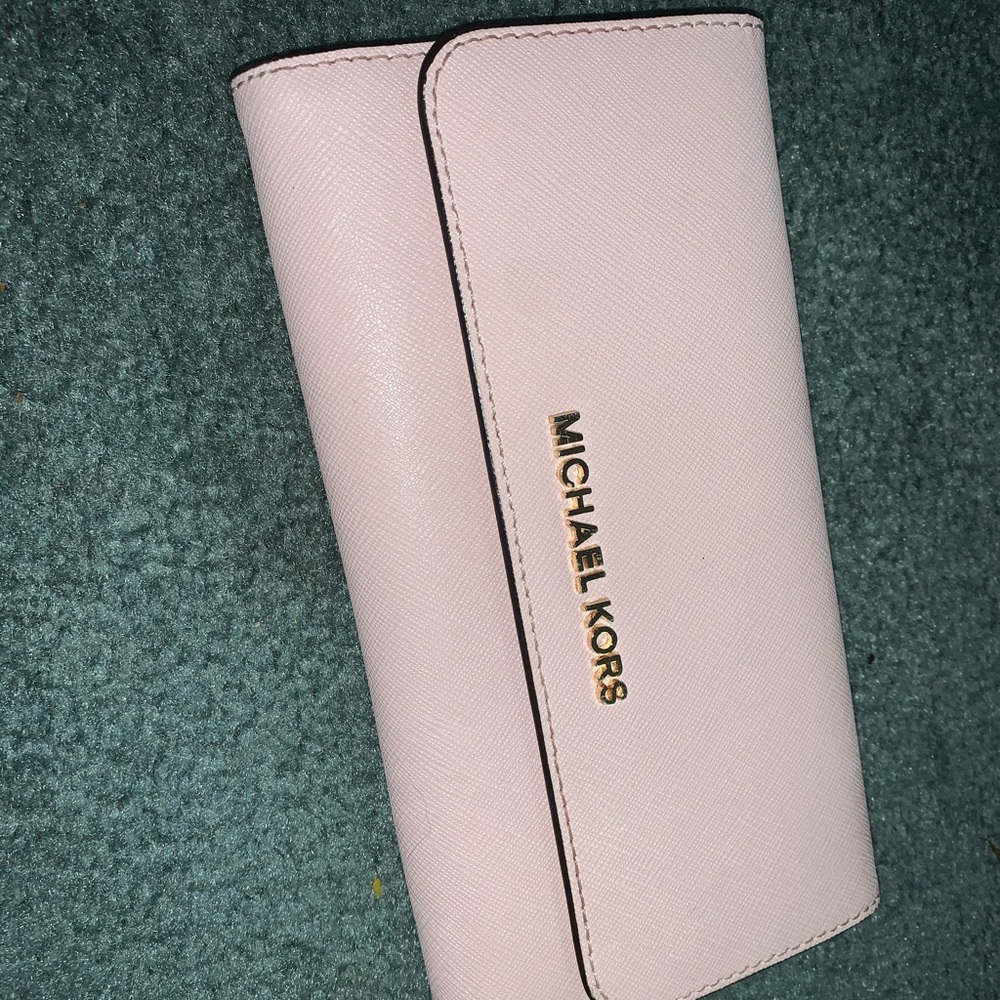 Light pink Michale Kors wallet